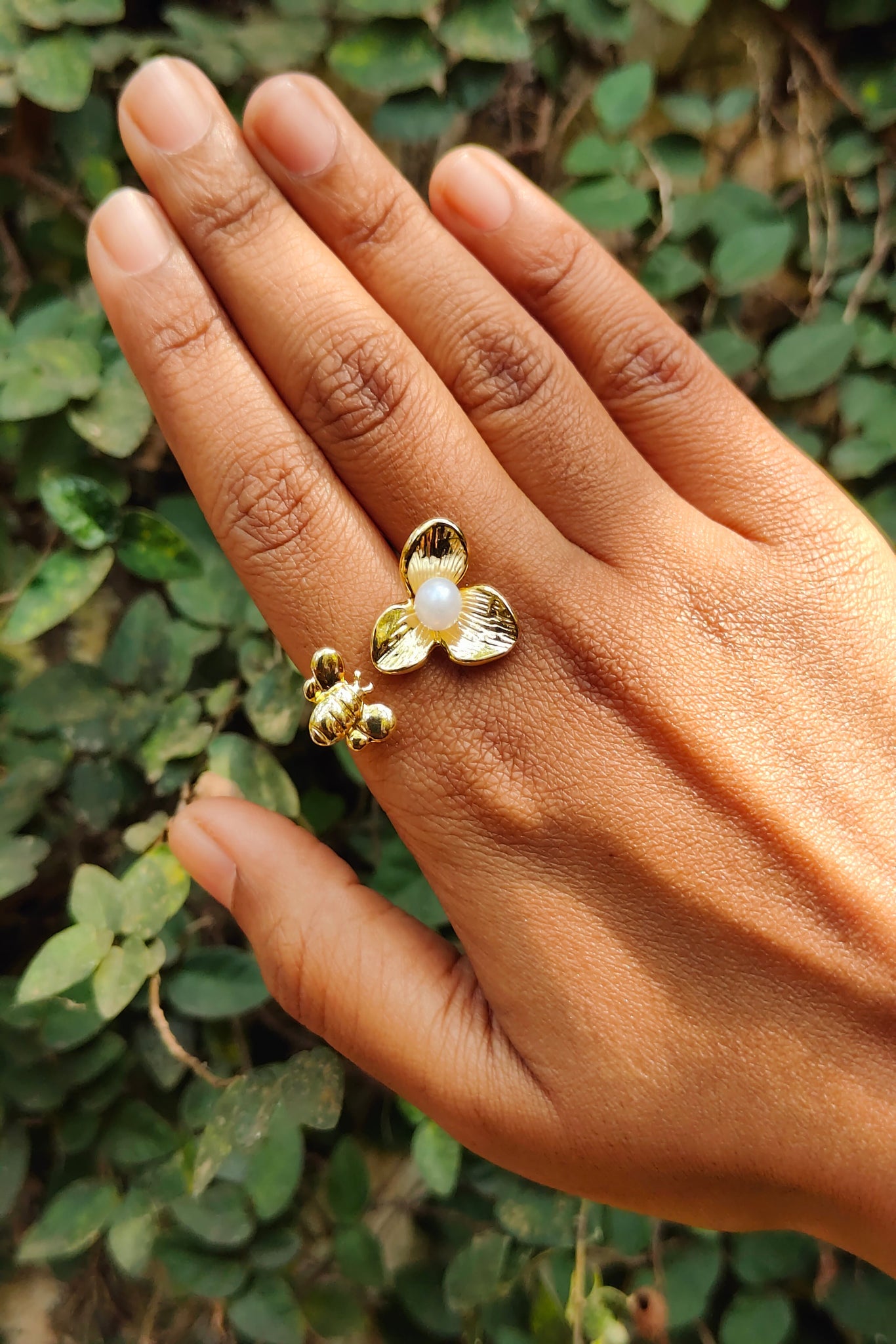 Flower Bee Ring